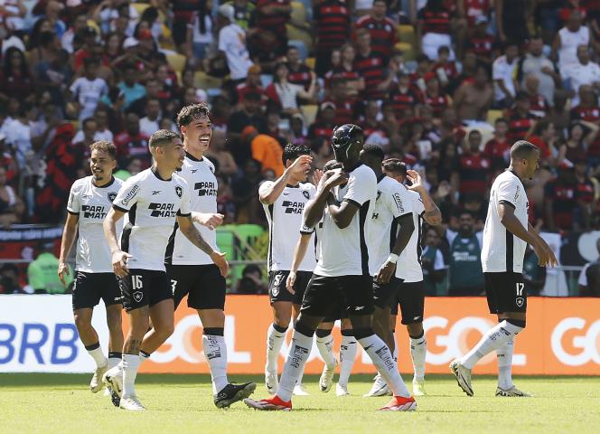 Vitória leva Glorioso para a liderança do Brasileirão