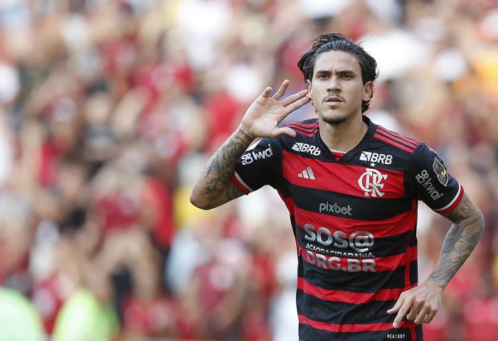 Flamengo vence o Corinthians por 2 a 0 no Maracanã