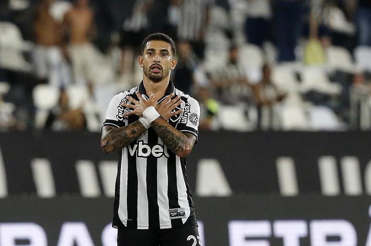 Vitória coloca Alvinegro no G4 do Brasileirão