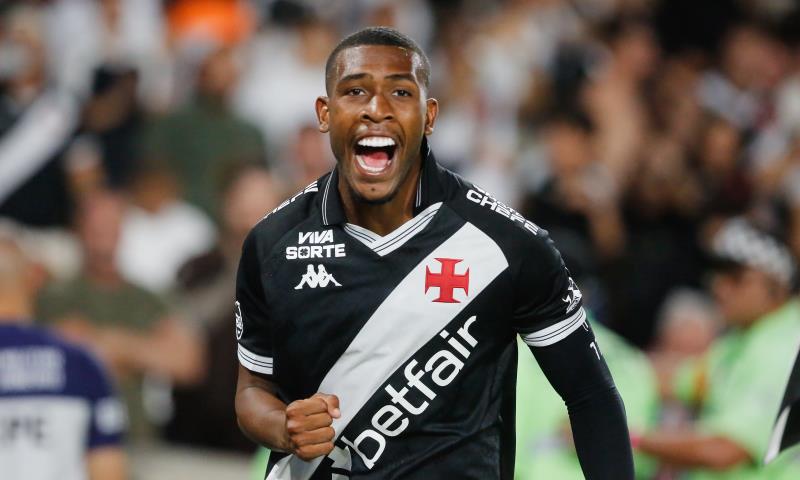 Virada no fim coloca o Vasco em vantagem na semifinal da Copa do Brasil