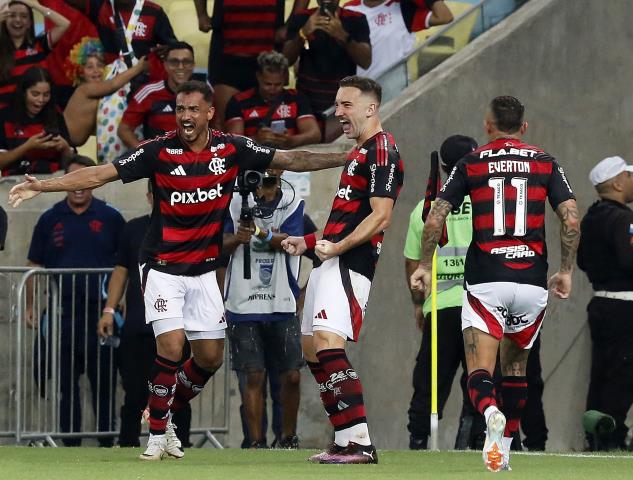 Flamengo assume a liderança do Carioca Superbet ao vencer clássico