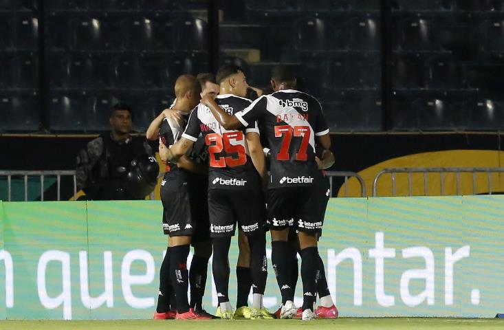 Vasco da Gama vence o Botafogo, por 1 a 0, em São Januário