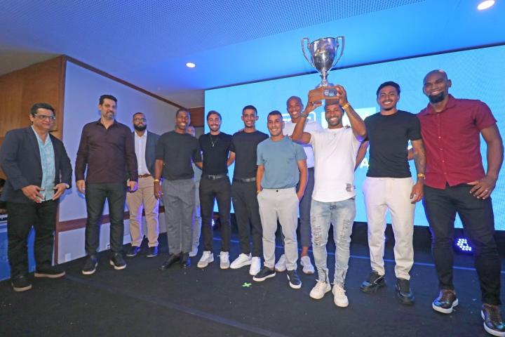 Seleção da Série A2 Carioca Loterj recebe a premiação