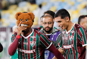 Fluminense vence clássico e fica perto da classificação