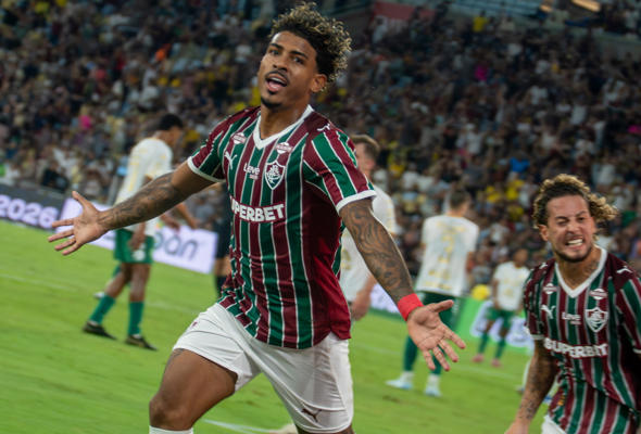 Tricolor derrota a Chapecoense-SC e segue na briga do Brasileirão