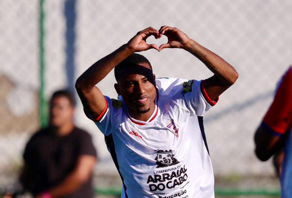 Búzios e Cardoso Moreira goleiam e ficam perto da decisão da Série C