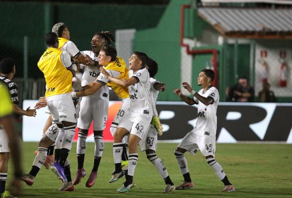 Botafogo volta a vencer e abre vantagem na semi da Taça Rio