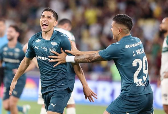 Savarino brilha e Flu goleia o Coritiba 