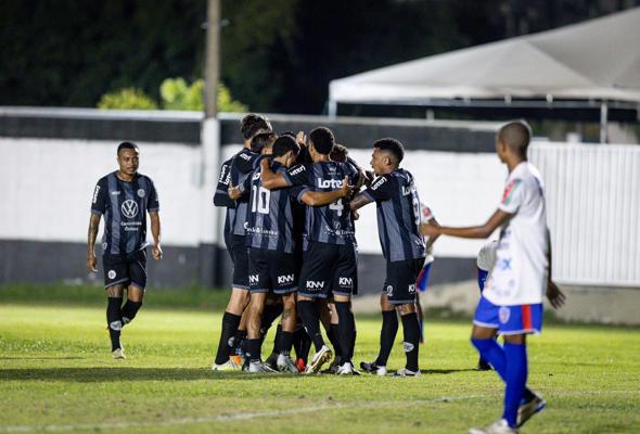 Com goleadas, cinco clubes avançam na Copa Rio