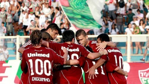 Fluminense goleia e assume a liderança do grupo B