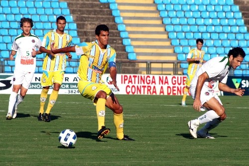 Macaé perde e se complica na Série C