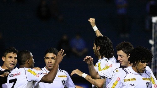 Botafogo vence e encosta no líder Vasco