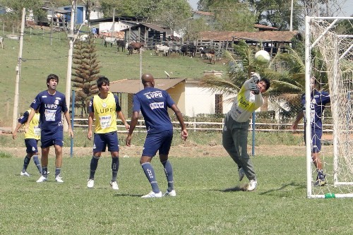 Macaé recebe o Bangu de olho na classificação
