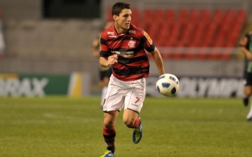 Flamengo vence e acaba com o jejum no Brasileiro