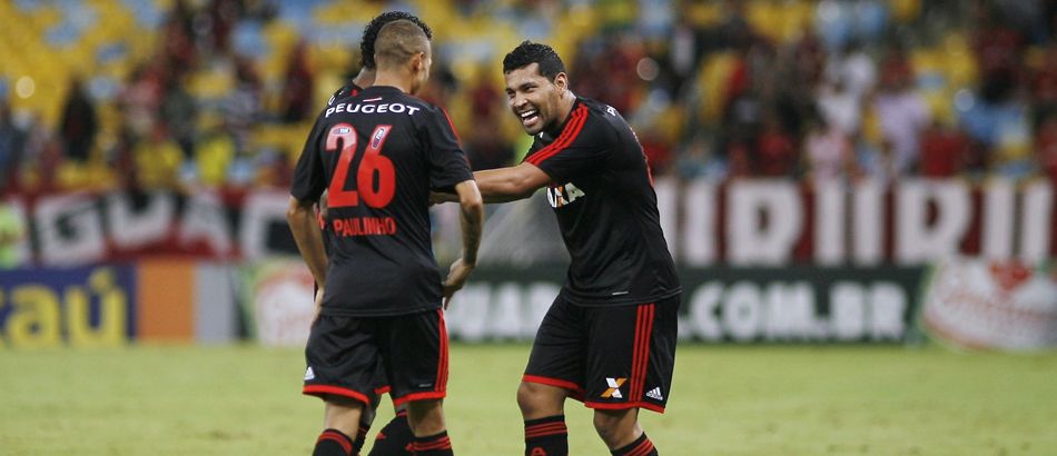 Flamengo vence o Bahia e chega aos 40 pontos