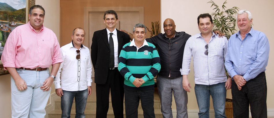 Paulo Castilho visita sede da FERJ