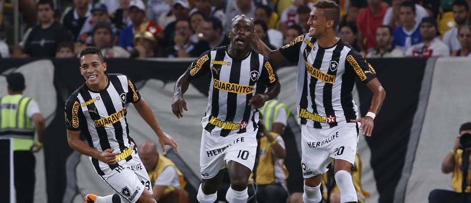 Botafogo vence o clássico e se mantém na liderança do Brasileiro