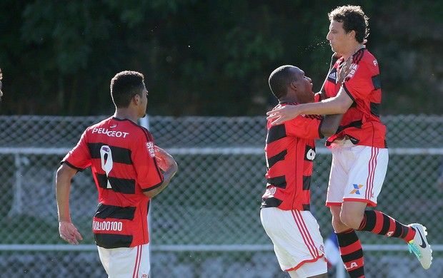 Flamengo vence e reassume a liderança da Taça Guanabara