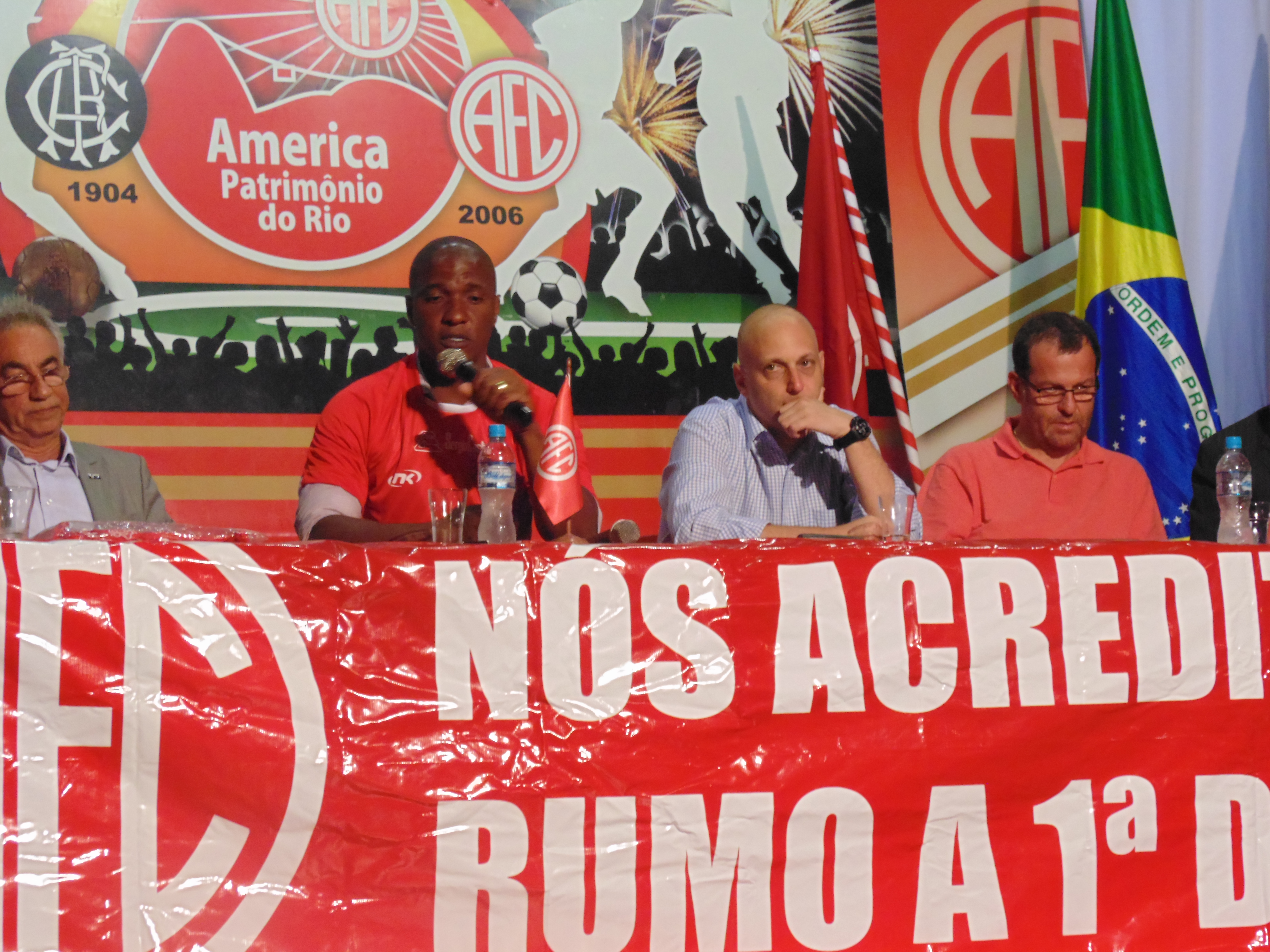 Gilberto, ex-Seleção Brasileira, se apresenta no America