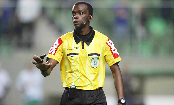 Luiz Flávio de Oliveira apita Fortaleza x Macaé Esporte