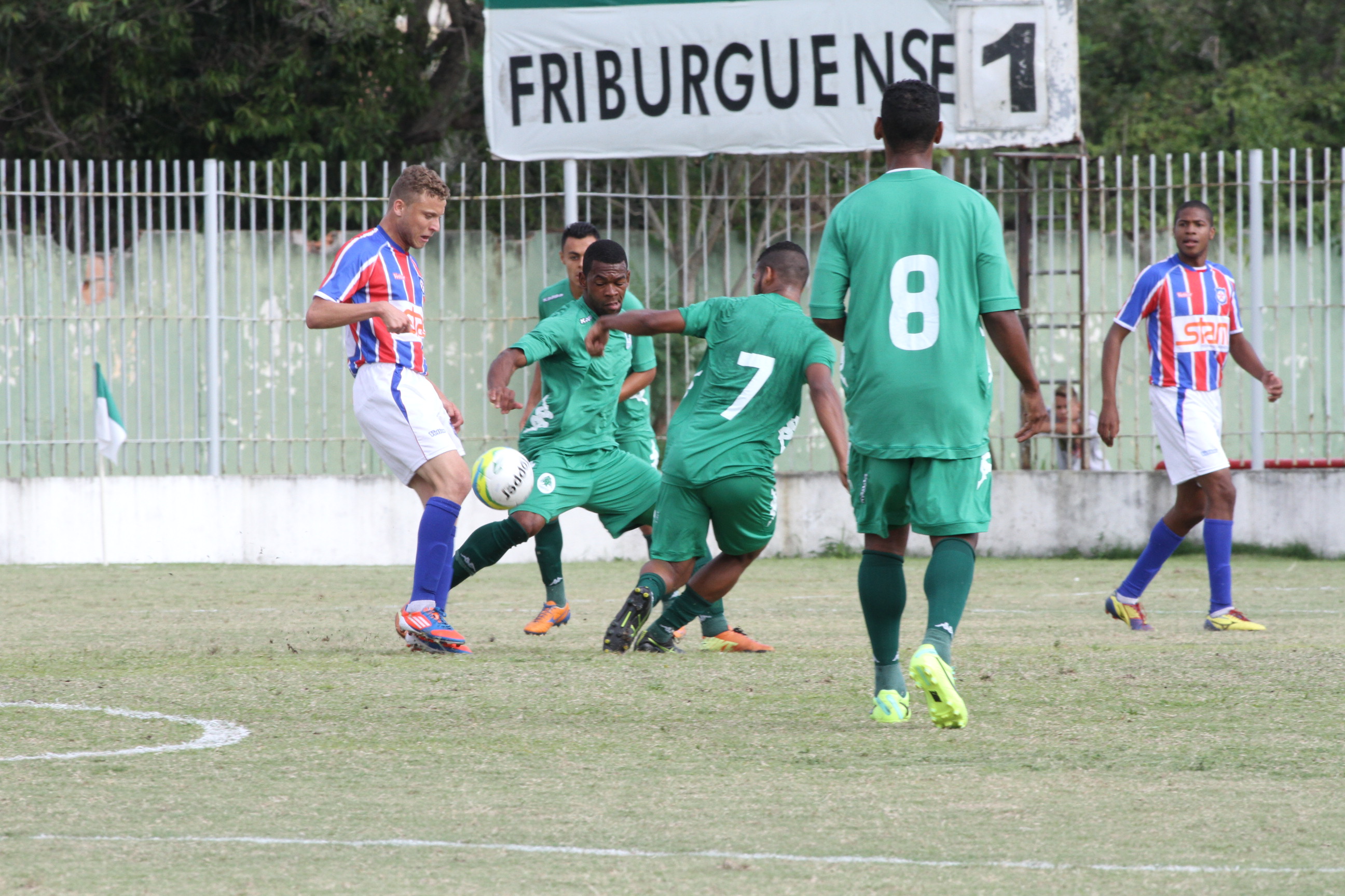 Boavista goleia o Friburguense e assume liderança do Grupo E