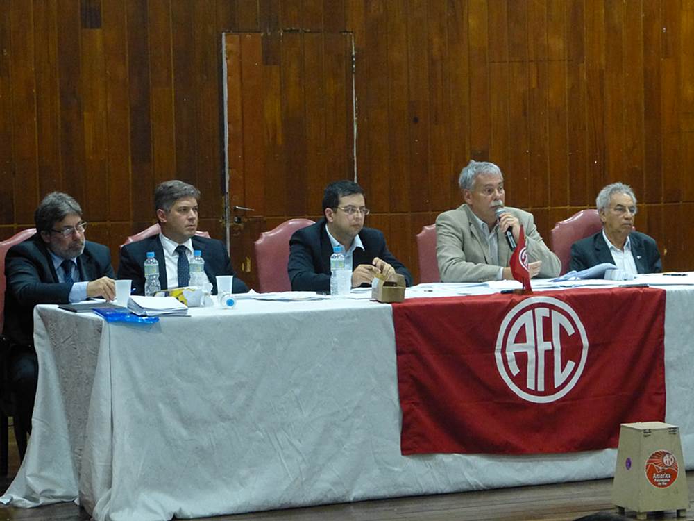 Novo Conselho Deliberativo toma posse no America e elege seu presidente