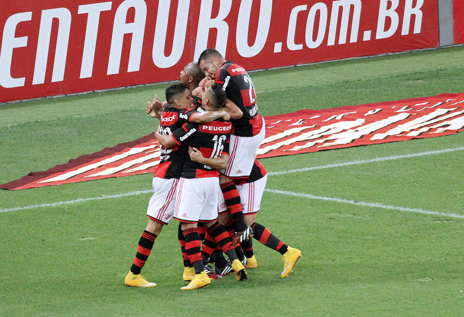 Flamengo vence o Atlético/MG e se aproxima da final da Copa do Brasil