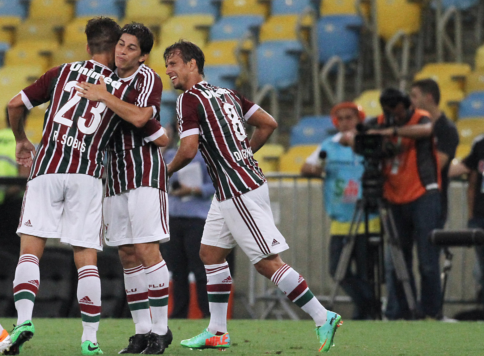 Fluminense goleia o Boavista e se mantém na ponta