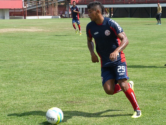 Deyvison promete dar sangue em campo para vencer o Barra