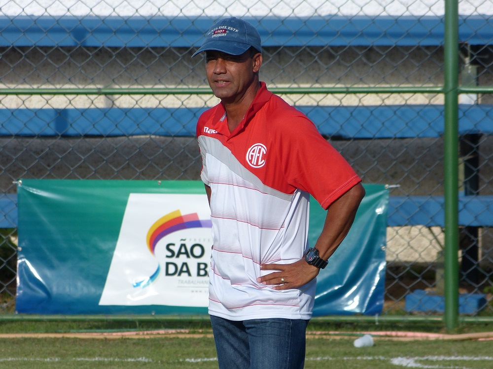 Aílton avalia futuro do America na Série B