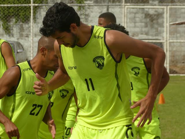 Duque de Caxias anuncia reforços e renovação de contratos