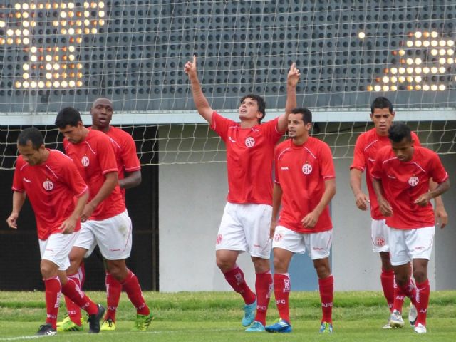 America vence e retoma a liderança do Grupo A