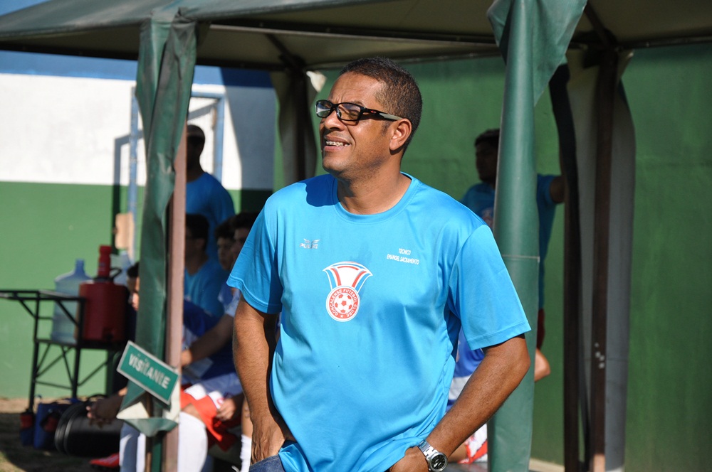 Emanuel Sacramento quer Gonçalense com os pés no chão