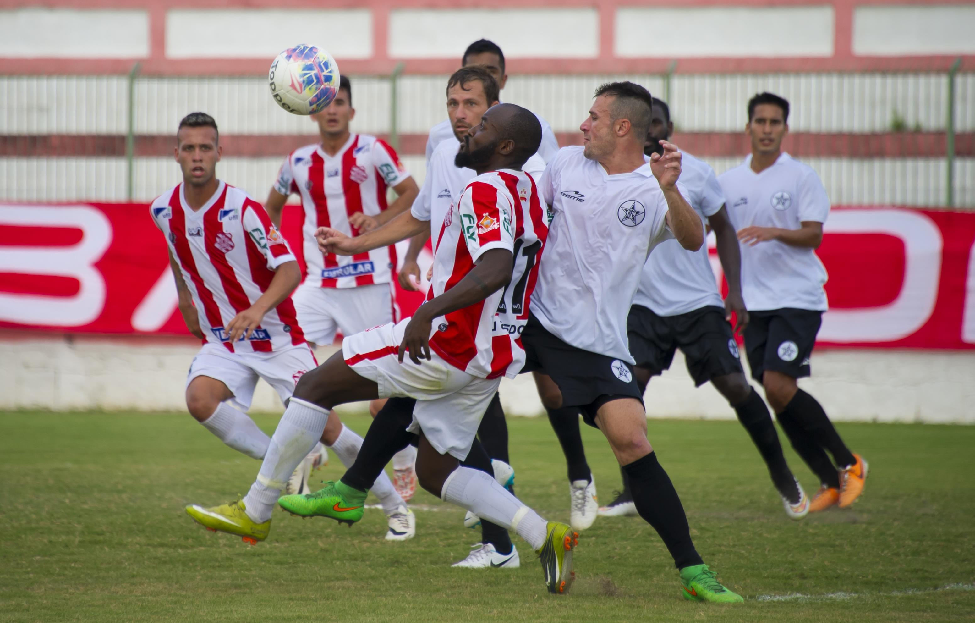 Carlos Renan quer o Bangu focado no jogo contra o Angra dos Reis