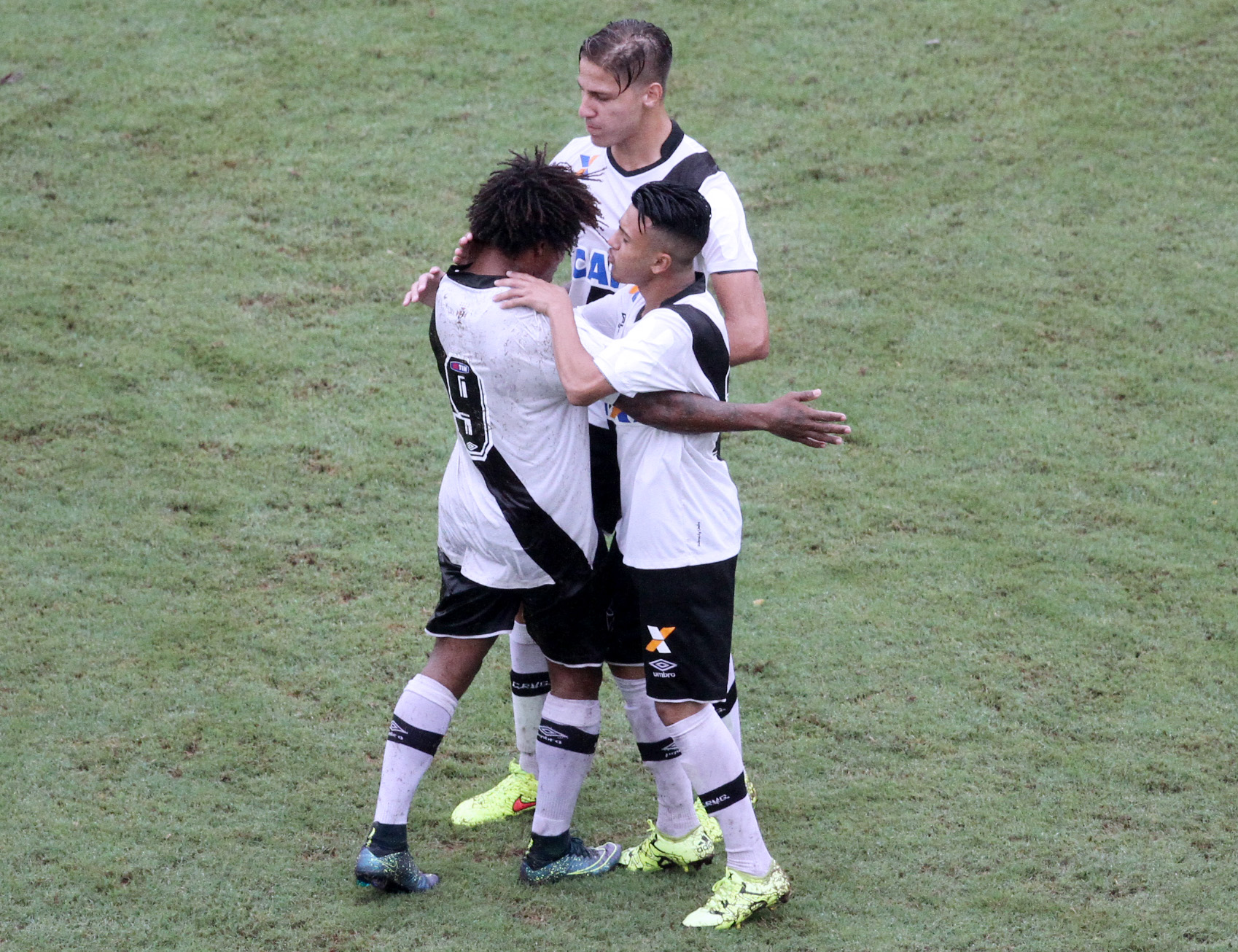 Vasco largou na frente na decisão do Sub-17