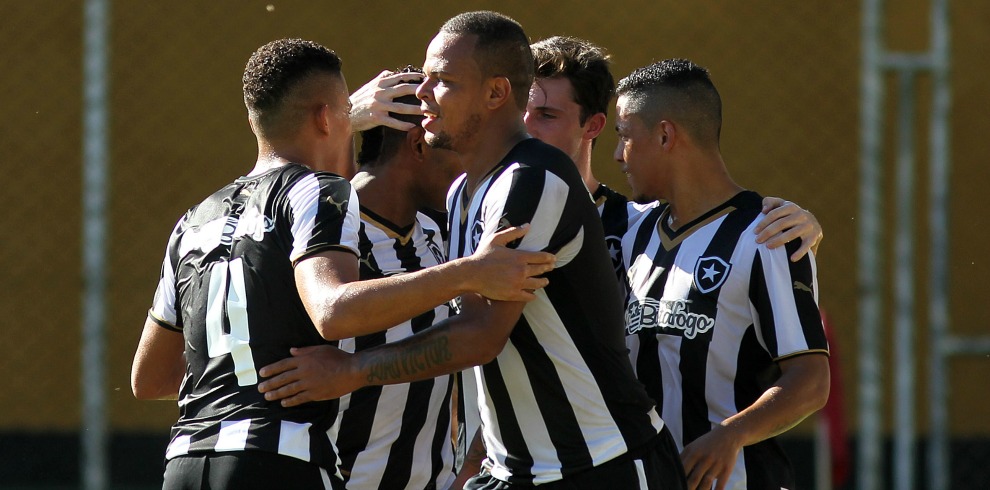 Botafogo vence o Bangu no Los Lários
