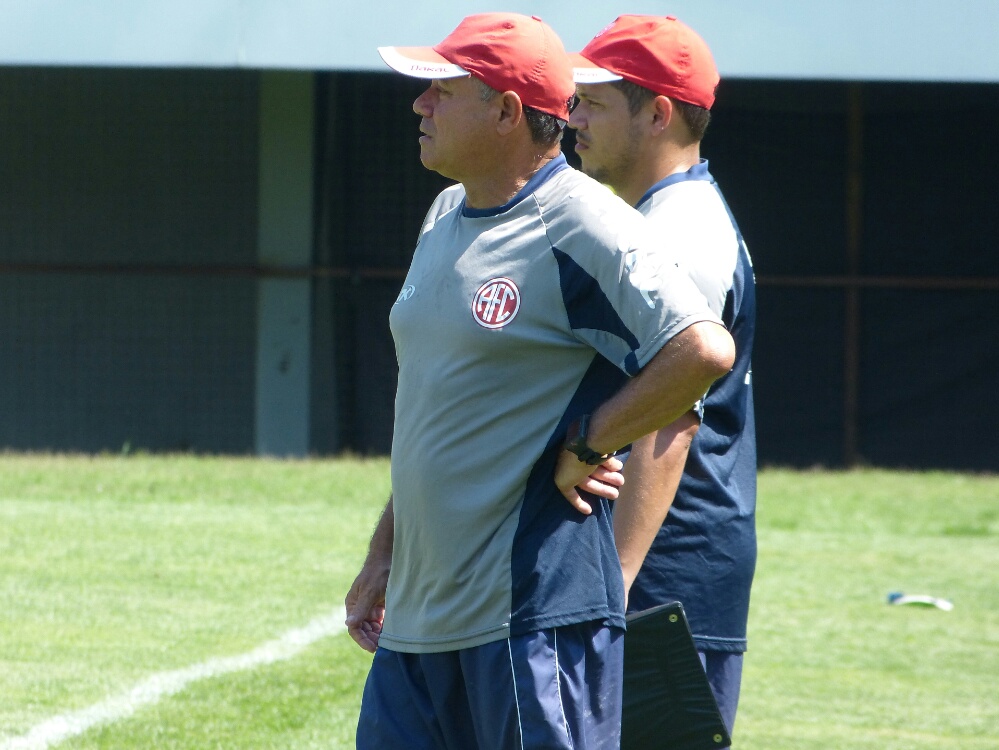 Arturzinho aprova atuação dos titulares no amistoso