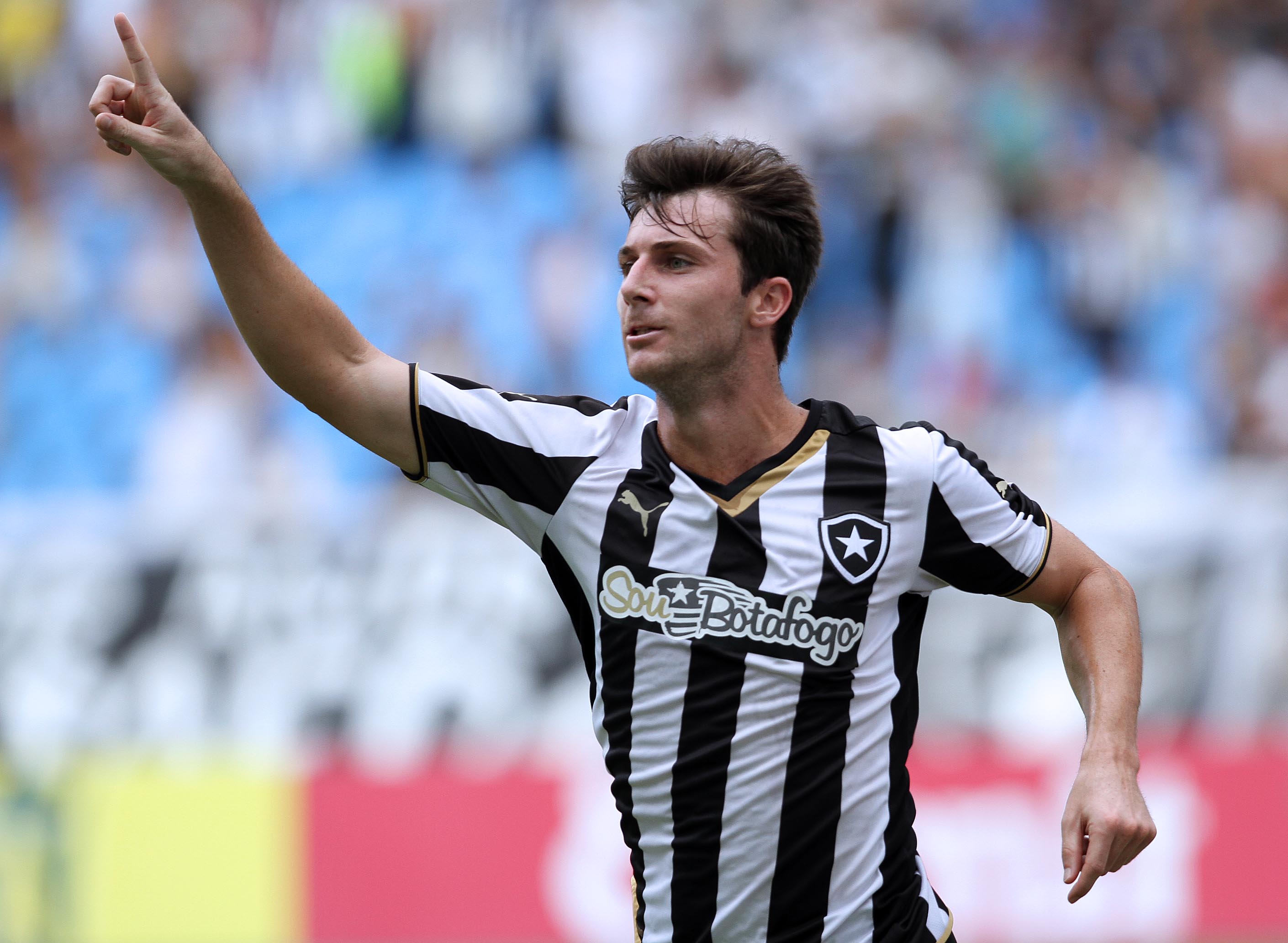 Botafogo goleia o Bonsucesso na reabertura do Engenhão