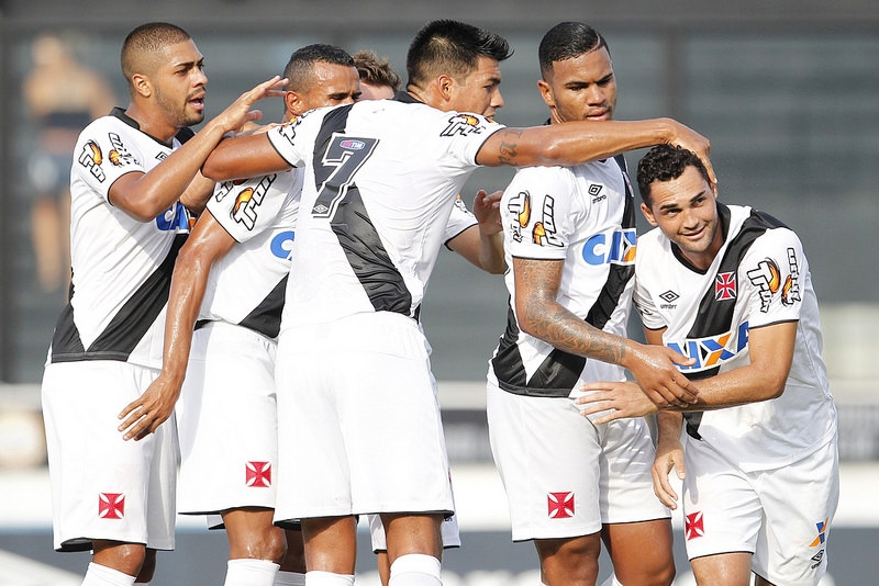 Vasco goleia o Nova Iguaçu e segue invicto no Carioca