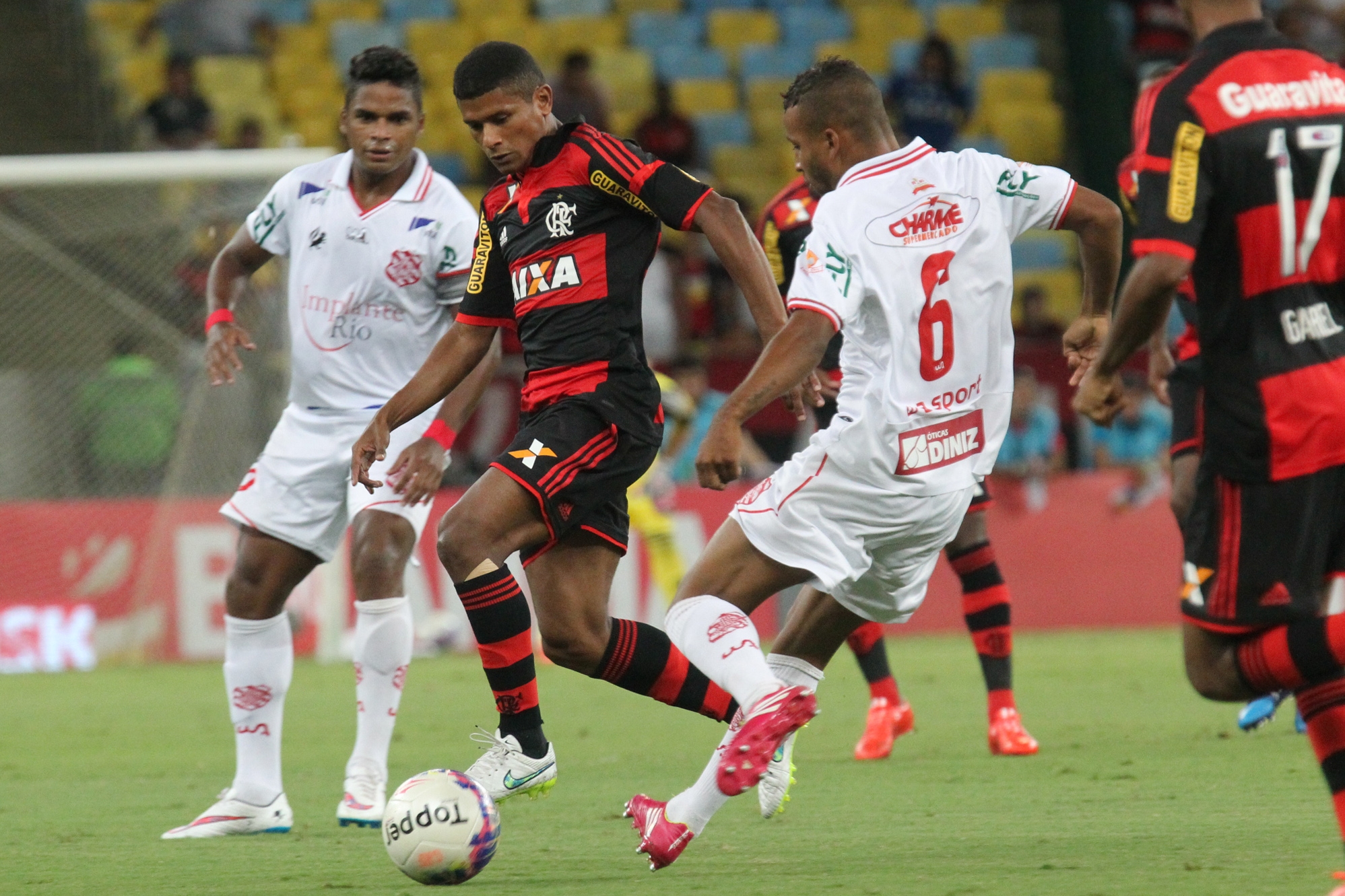 Flamengo vence o Bangu e pula para segunda colocação