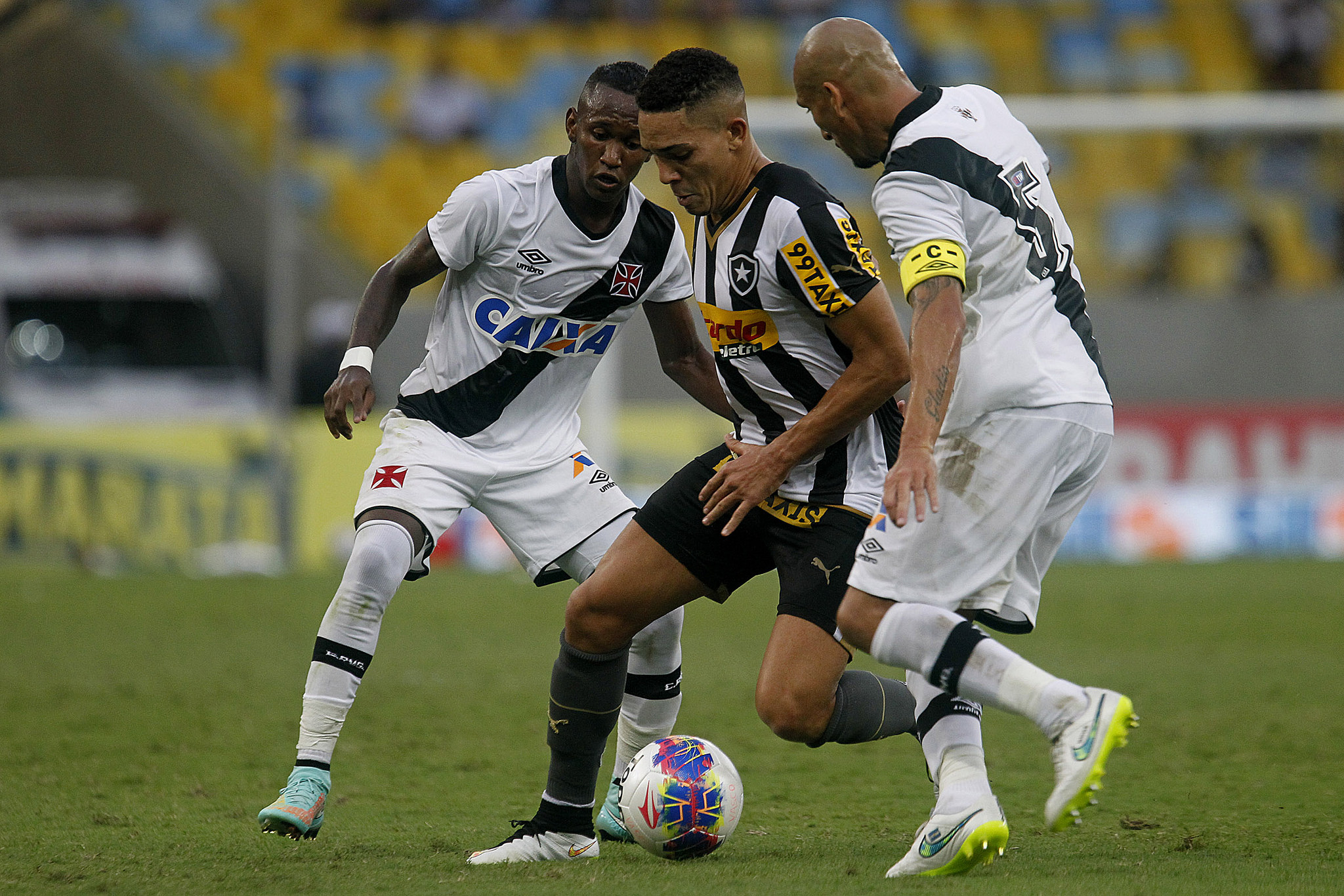 Vasco e Botafogo empatam no Maracanã
