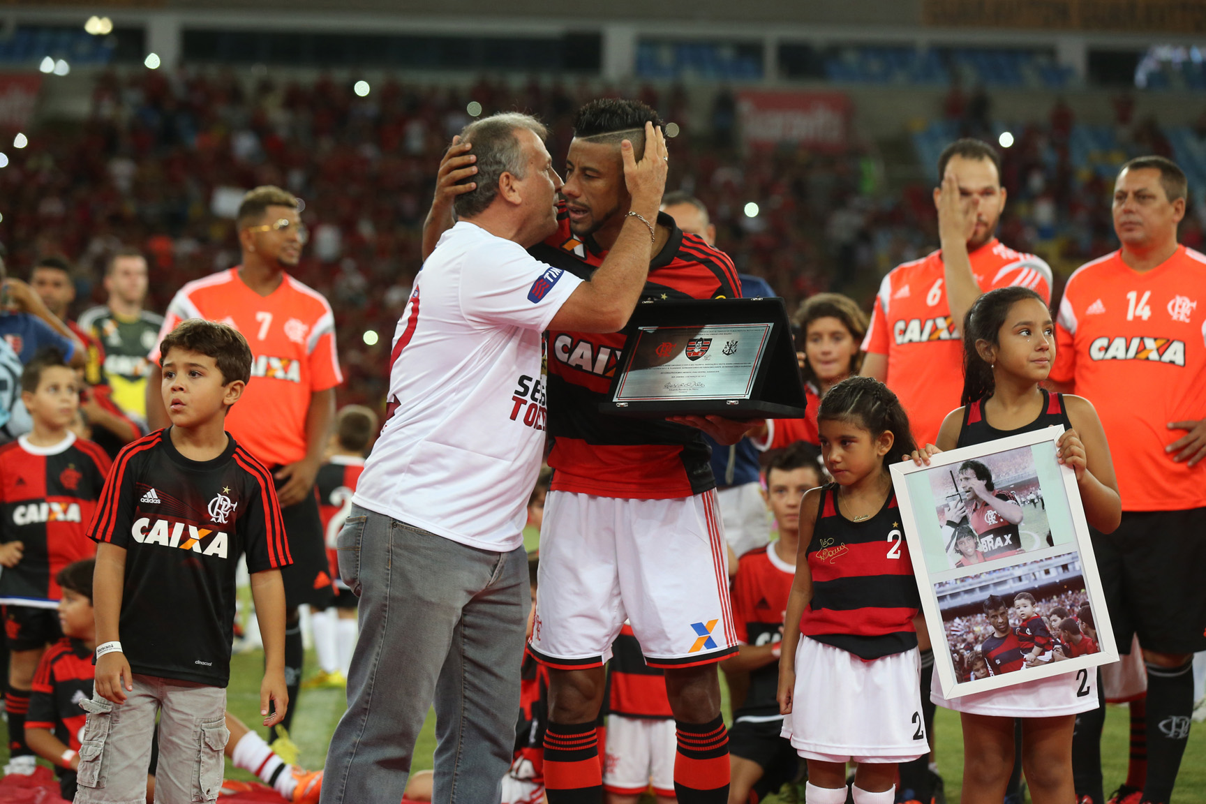 Léo Moura se despede do Flamengo em grande estilo