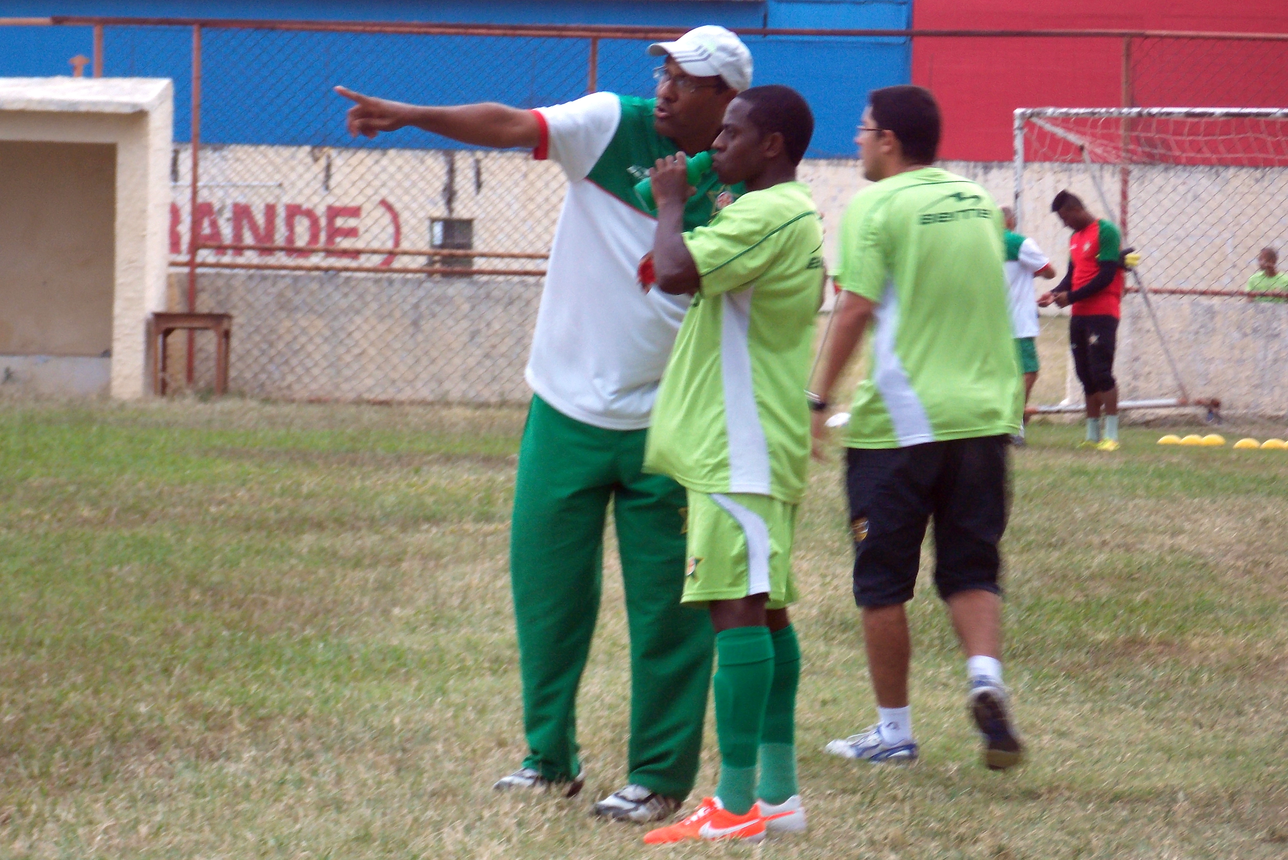 Luiz Antônio elogia atuação da Lusa em jogo-treino contra Itaboraí