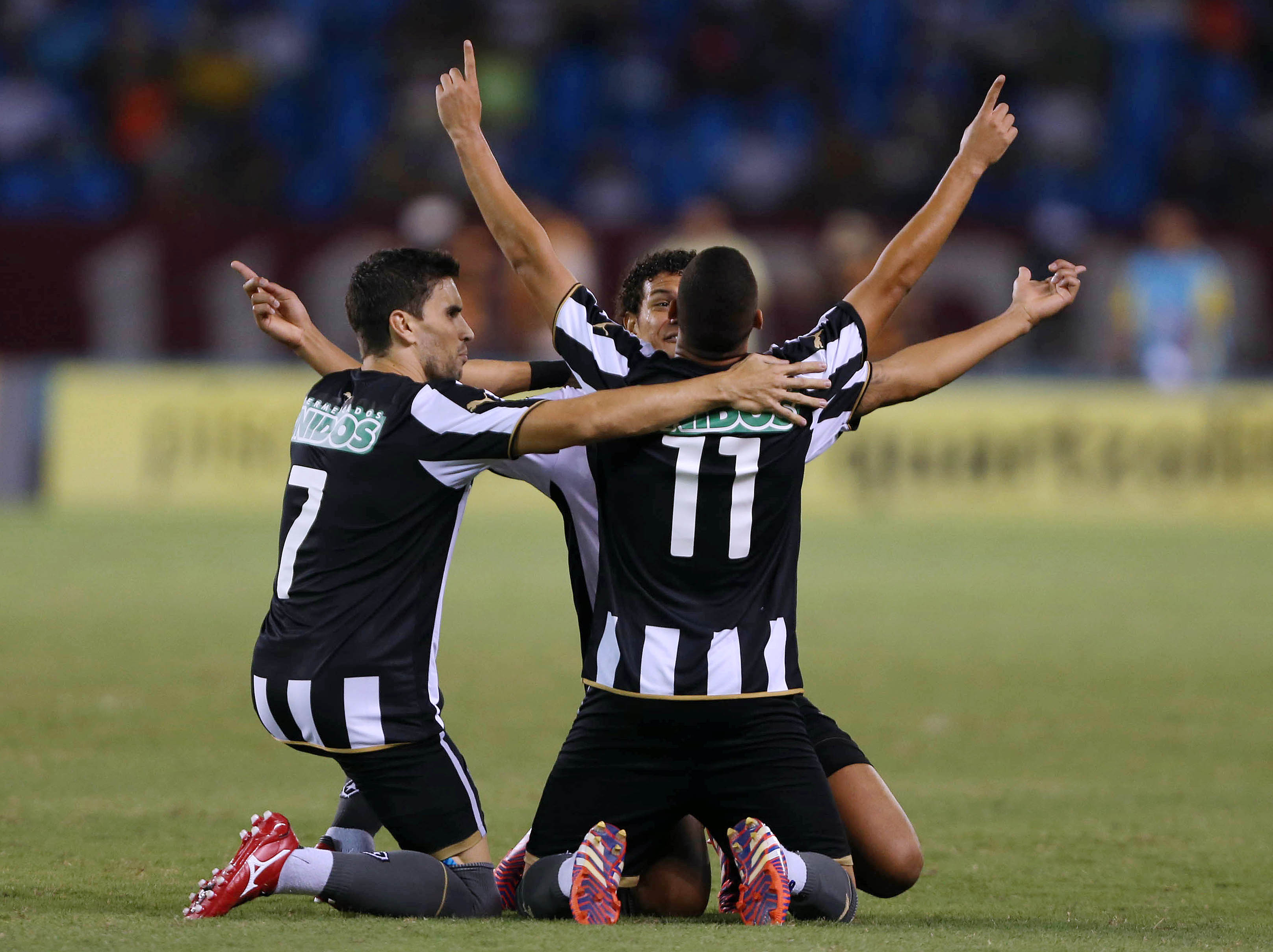 Botafogo é o primeiro finalista do Carioca 2015
