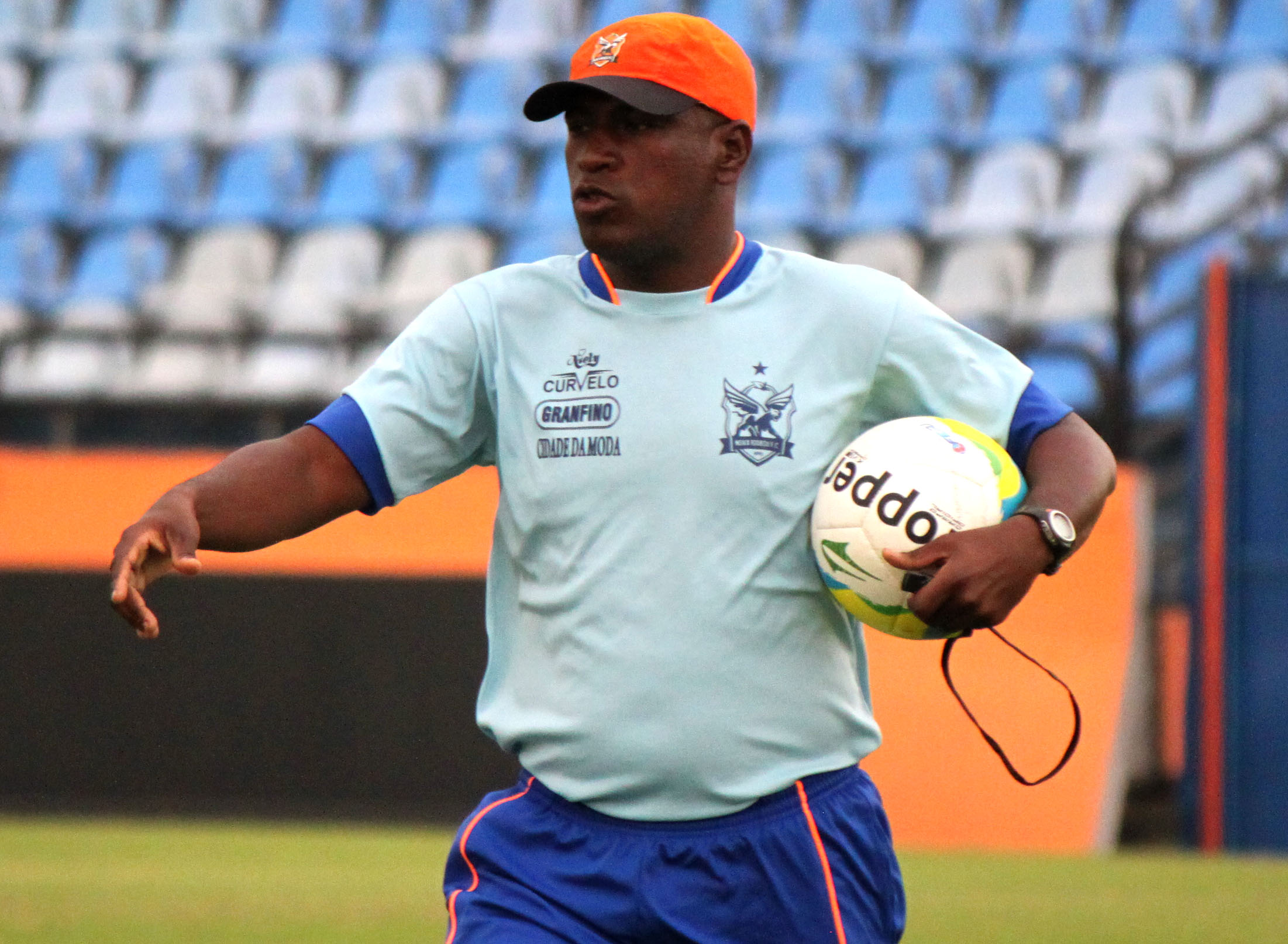 Carlos Vitor é o novo técnico do Nova Iguaçu