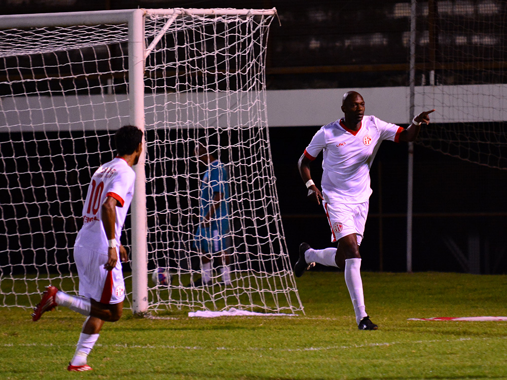 Somália brilha e América vence clássico com o Olaria