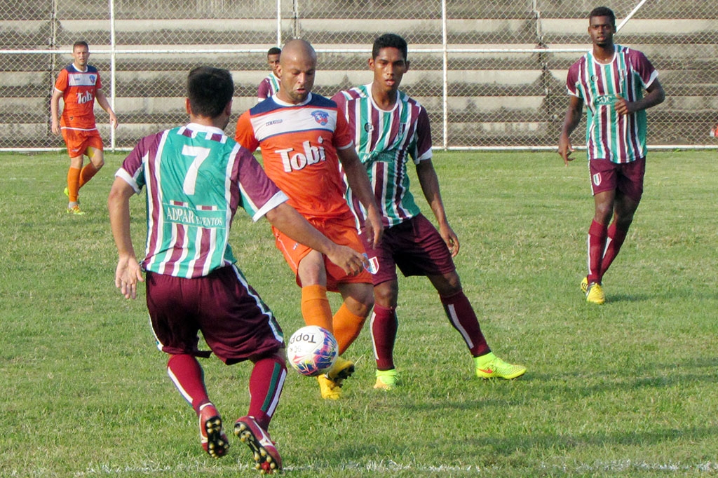 De virada, Duque de Caxias vence o Barra da Tijuca