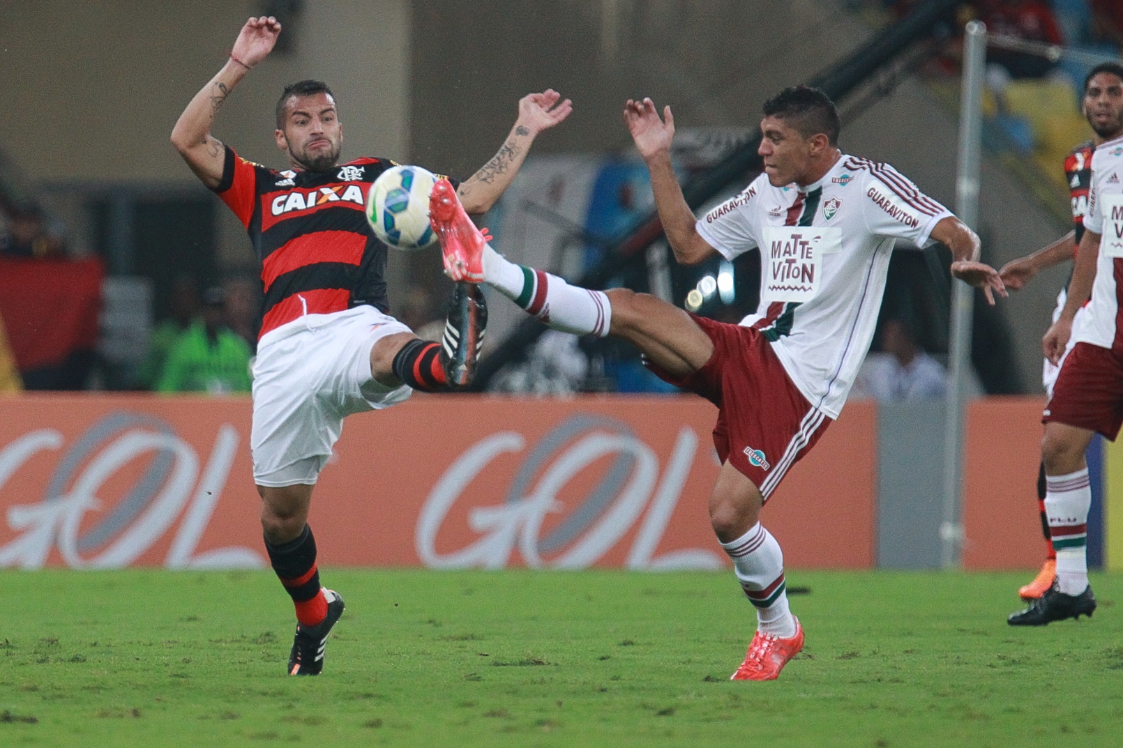 Fluminense bate o Flamengo em jogo eletrizante no Maracanã