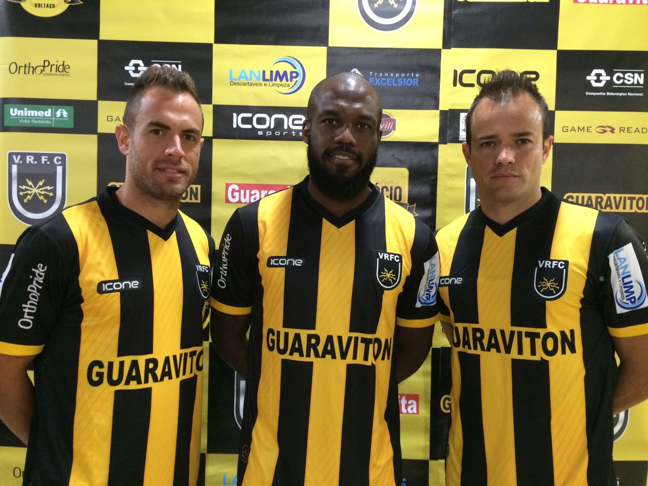 Volta Redonda oficializa a contratação de três jogadores