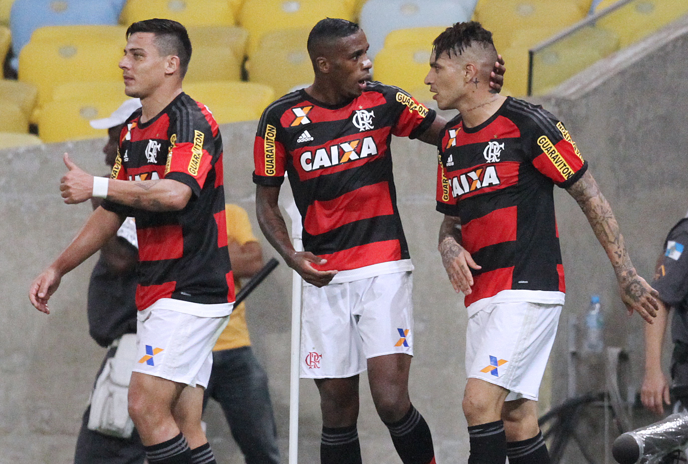 Guerreiro marca novamente e Flamengo vence o Grêmio